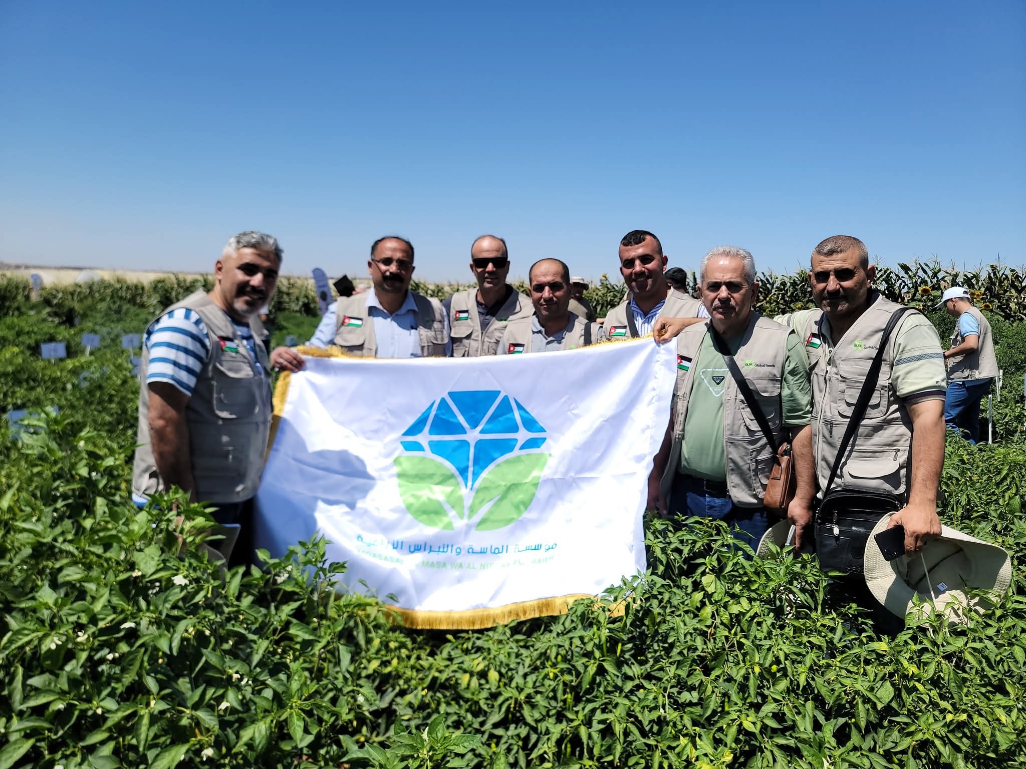 صورة من نحن